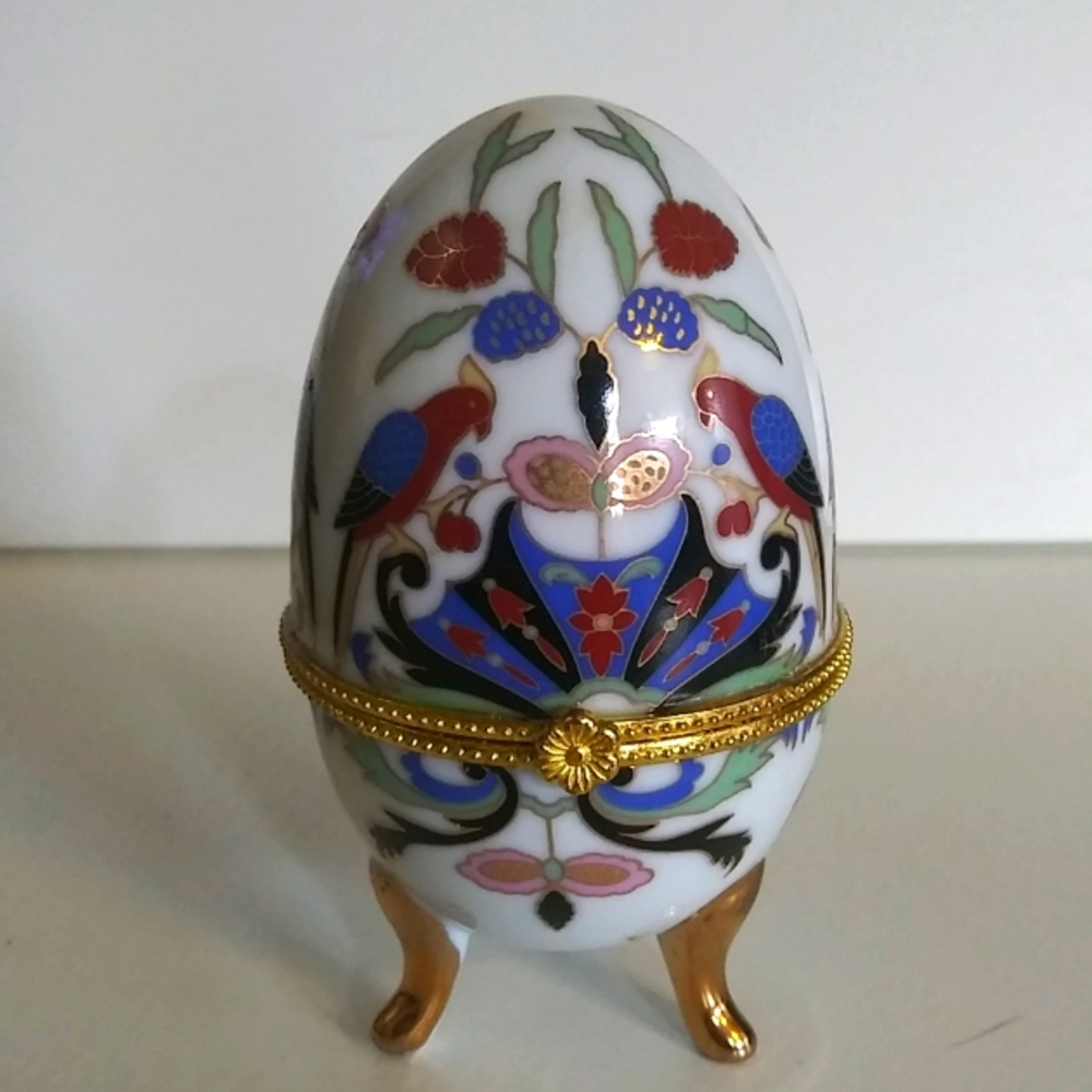 Egg shaped box